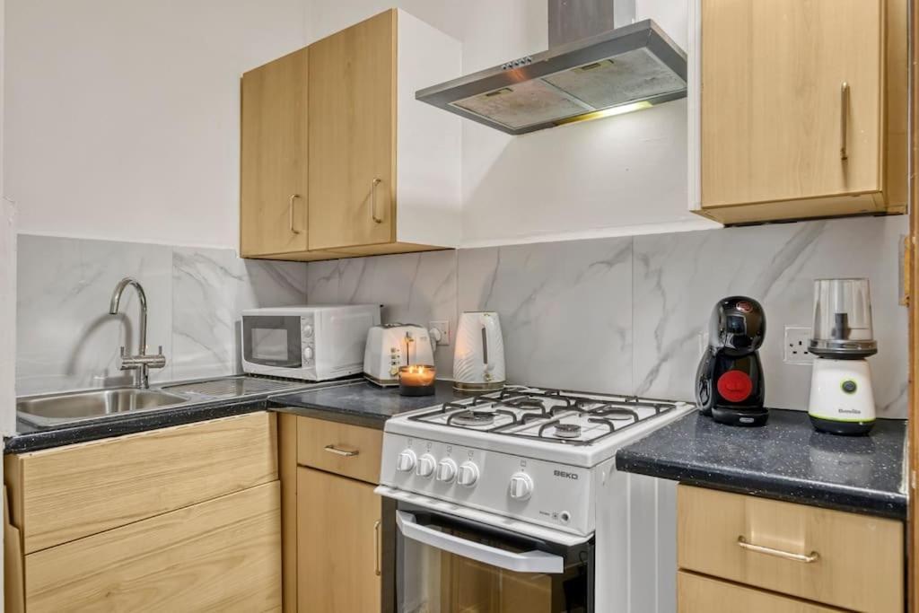 Cosy 2-Bedroom Flat Paddington Лондон Екстериор снимка