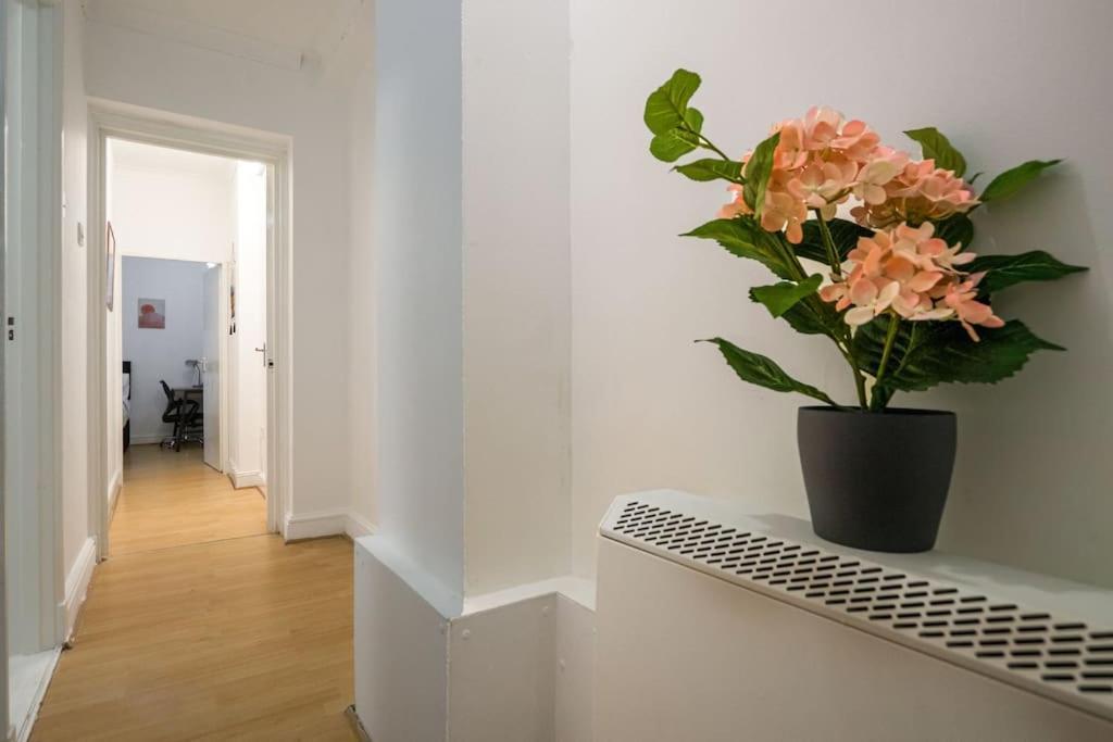 Cosy 2-Bedroom Flat Paddington Лондон Екстериор снимка